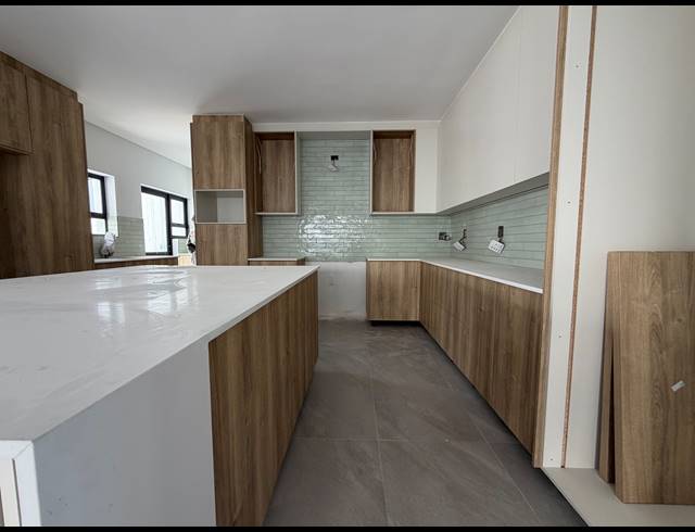 5 BEDROOM HOUSE FOR SALE IN SANDOWN